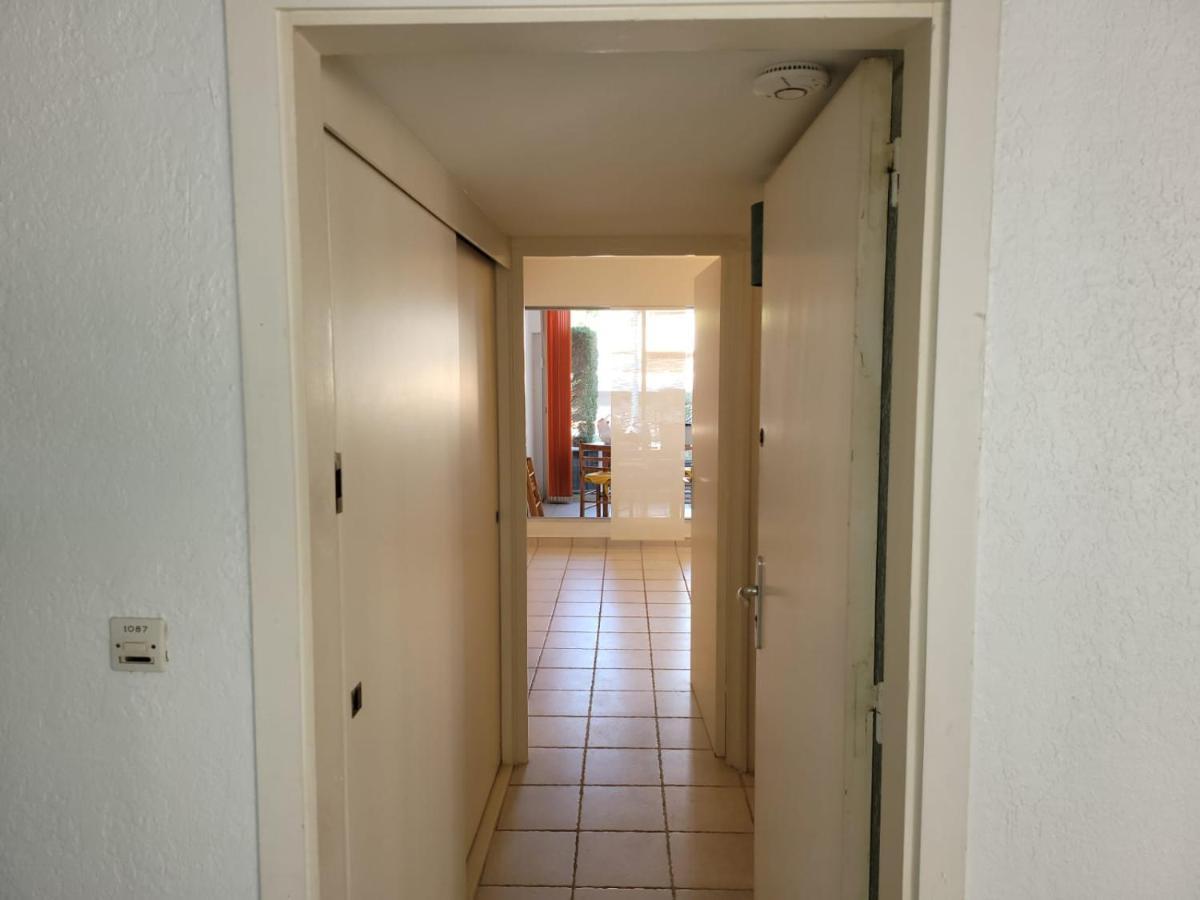 Studio Avec Loggia Entre Port, Plage Et Piscine Ле-Гро-дю-Руа Экстерьер фото